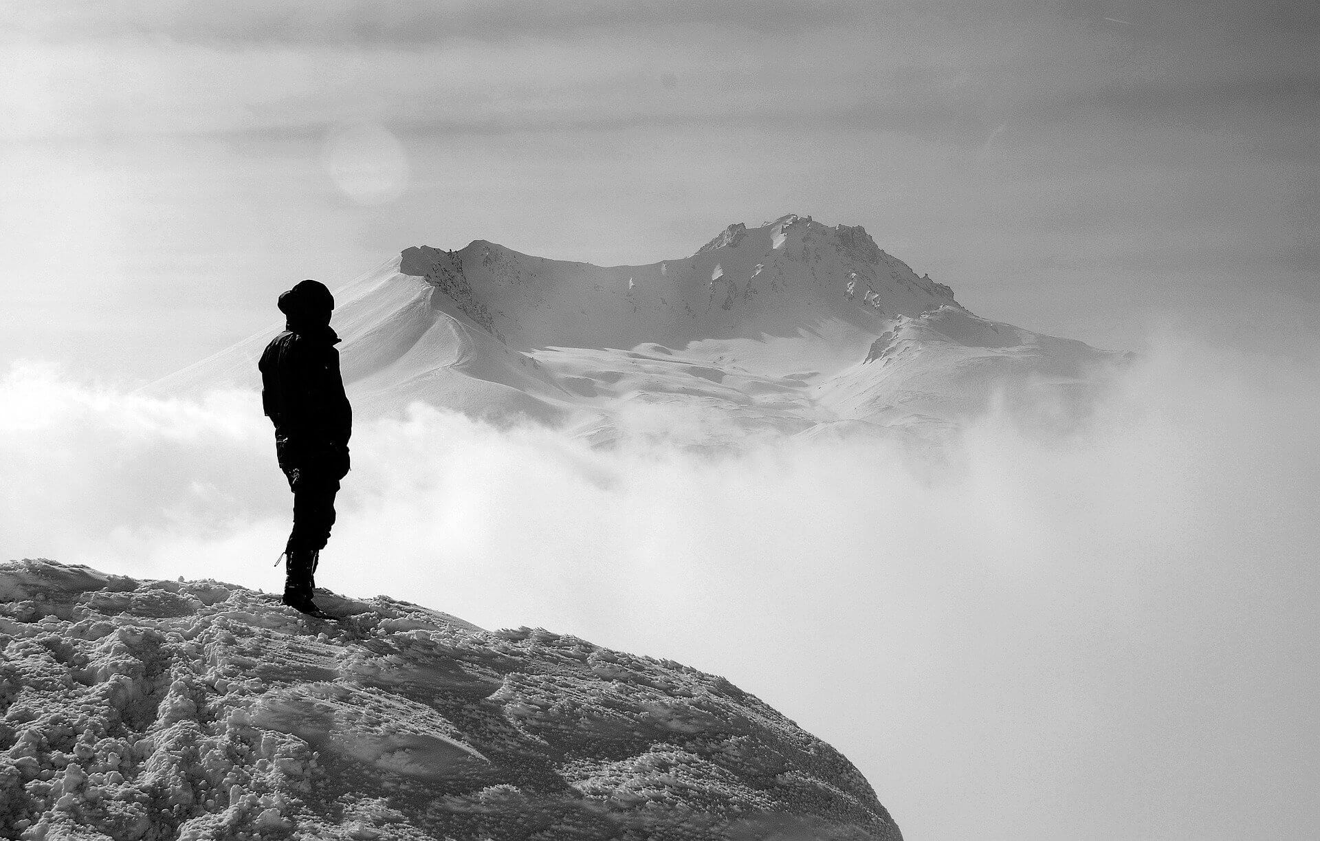 happiness quotes woman mountain